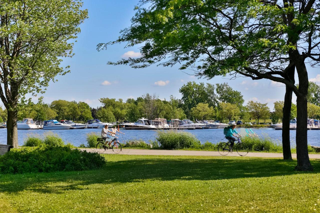 Free Parking In Beautiful Lachine Montréal Eksteriør billede